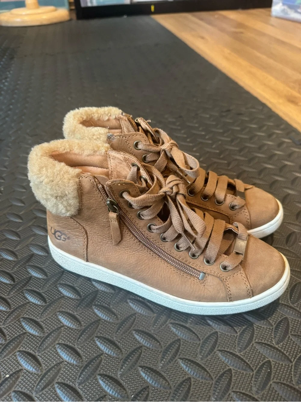 Ugg olive suede hi top boots sz 7
